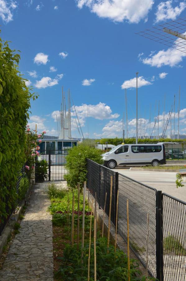 Issa Holiday Home - 3 Min Walk To Beach Kaštela 외부 사진