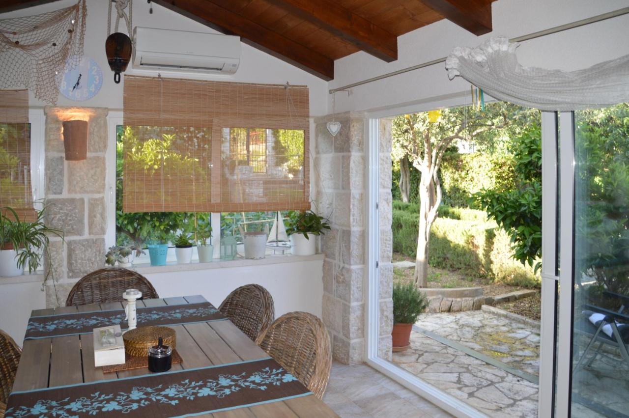 Issa Holiday Home - 3 Min Walk To Beach Kaštela 외부 사진