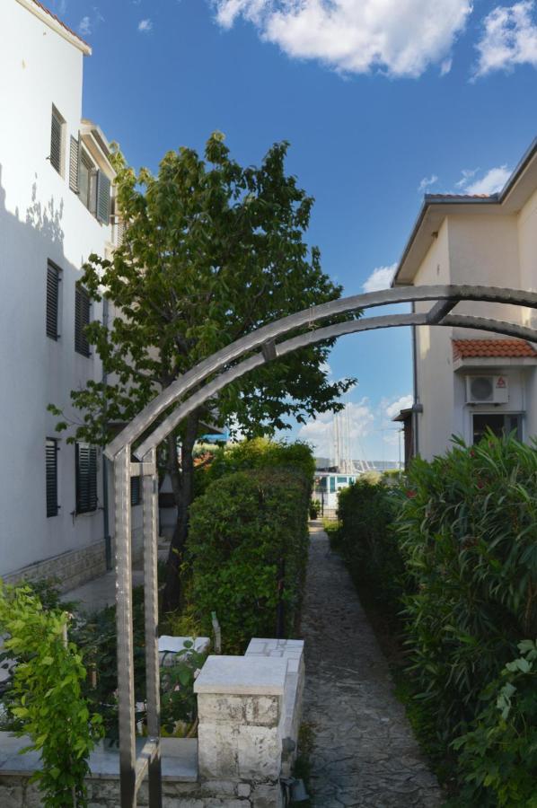 Issa Holiday Home - 3 Min Walk To Beach Kaštela 외부 사진