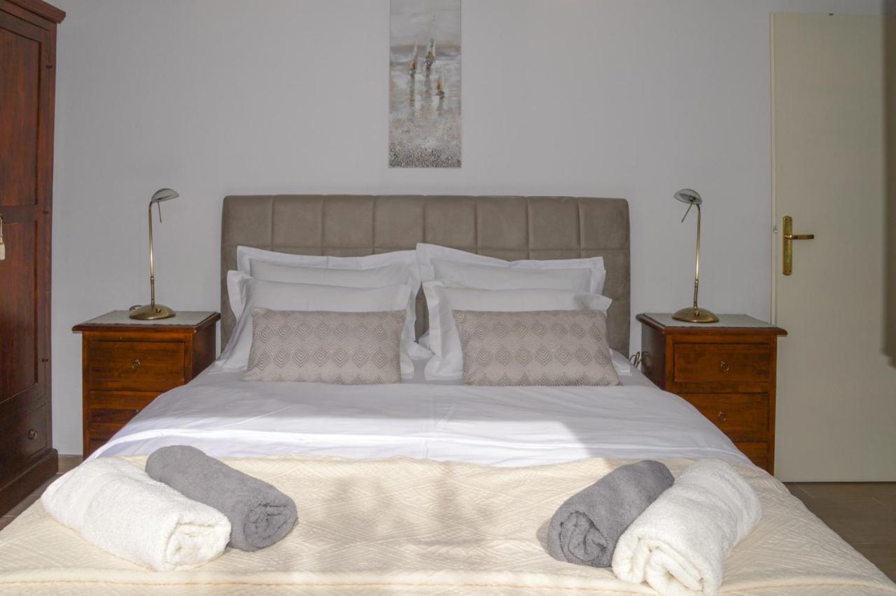 Issa Holiday Home - 3 Min Walk To Beach Kaštela 외부 사진