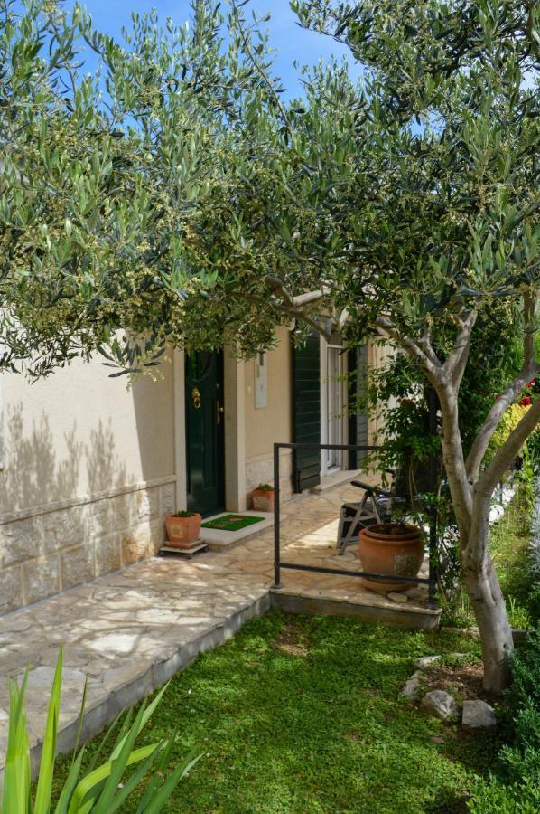 Issa Holiday Home - 3 Min Walk To Beach Kaštela 외부 사진