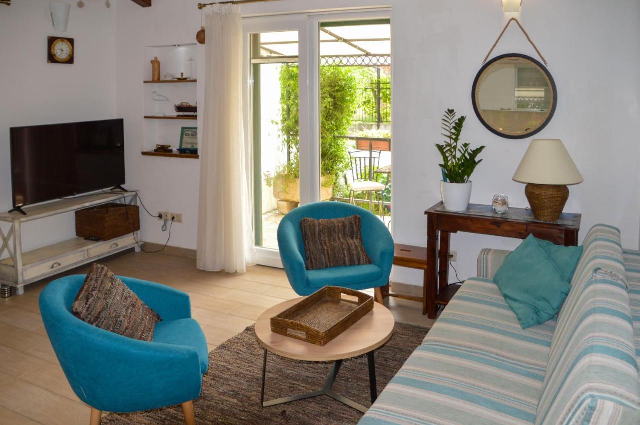 Issa Holiday Home - 3 Min Walk To Beach Kaštela 외부 사진