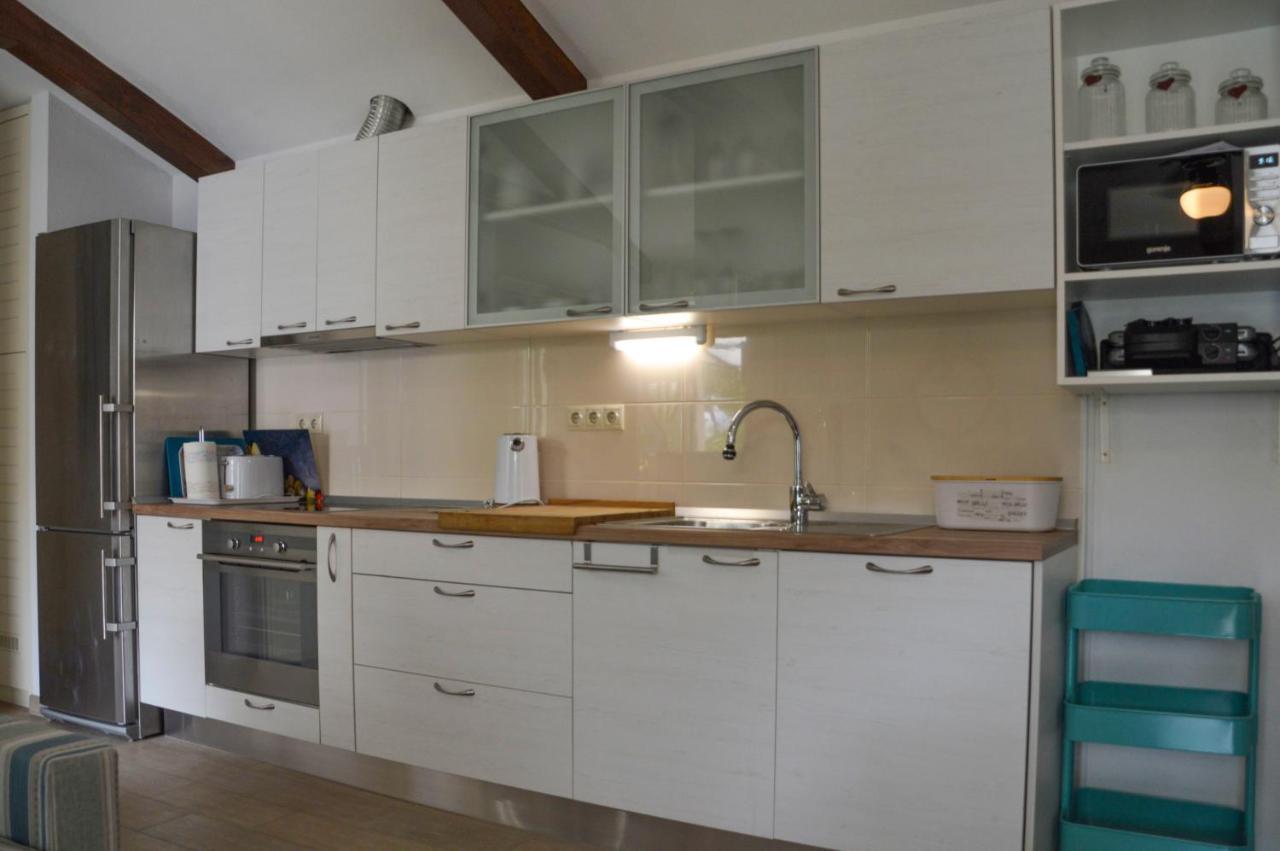 Issa Holiday Home - 3 Min Walk To Beach Kaštela 외부 사진