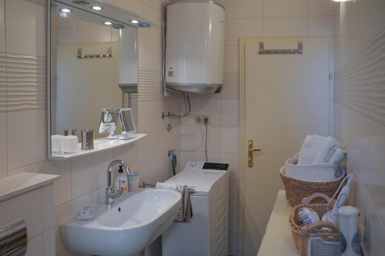 Issa Holiday Home - 3 Min Walk To Beach Kaštela 외부 사진