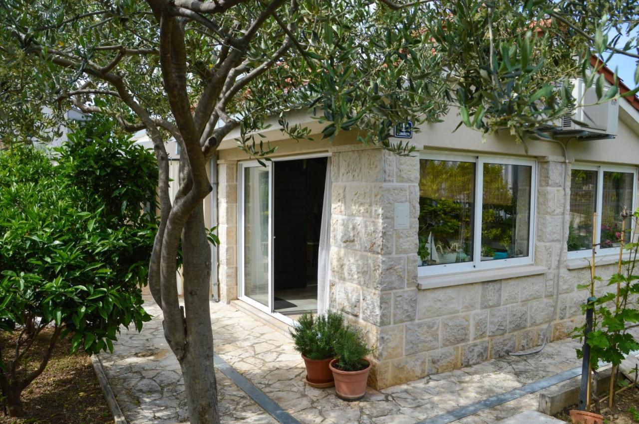 Issa Holiday Home - 2 Min Walk To Beach Kaštela 외부 사진