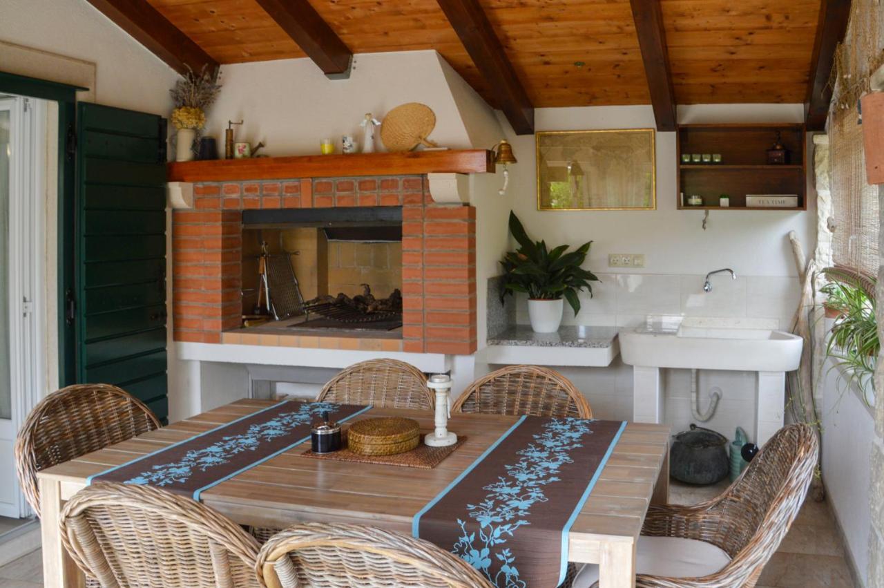 Issa Holiday Home - 3 Min Walk To Beach Kaštela 외부 사진